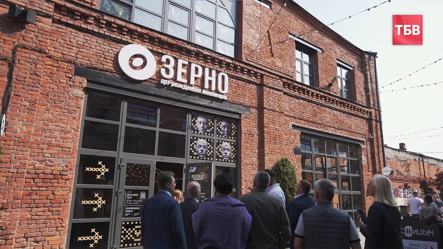 58221217440875835881