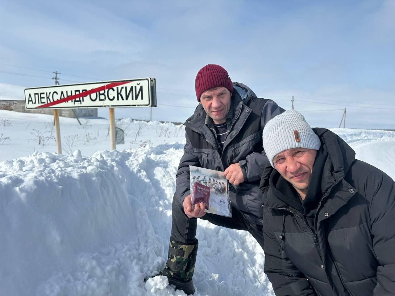 photo_5352698732215997299_y