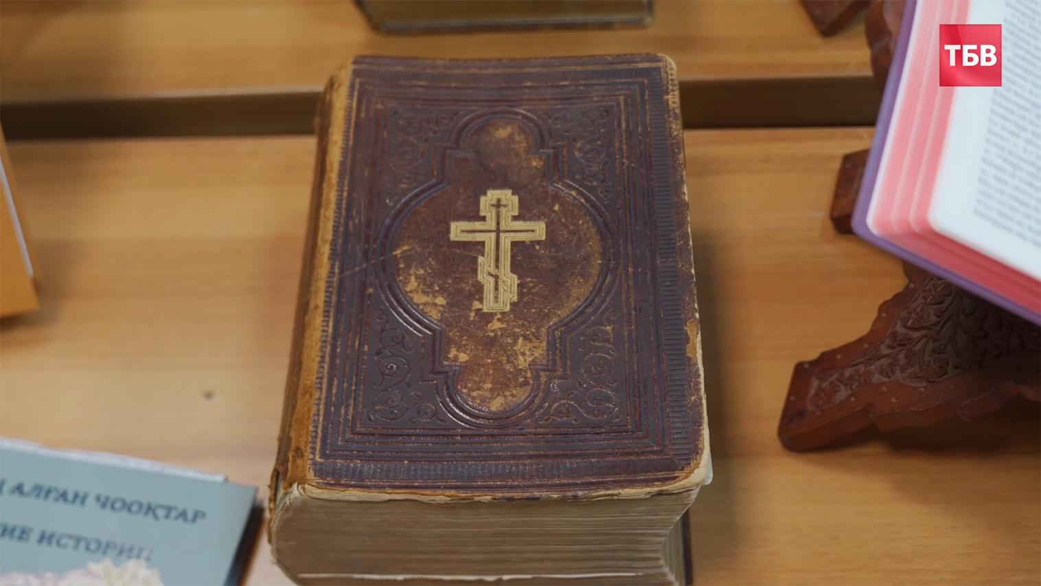 photo_5923374515759025294_x4